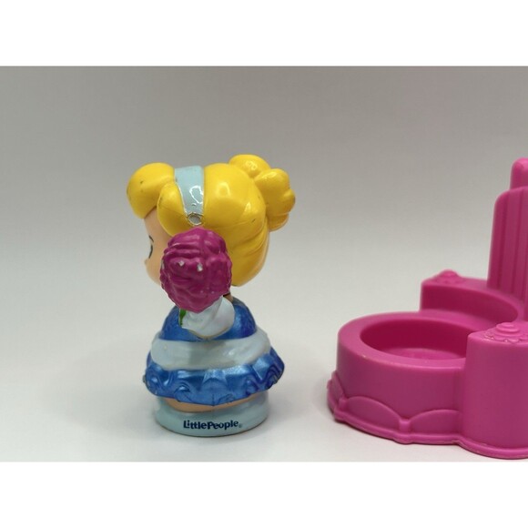 Little People Disney Princess Cinderella And Prince Charming With Pink Chair - Picture 13 of 16